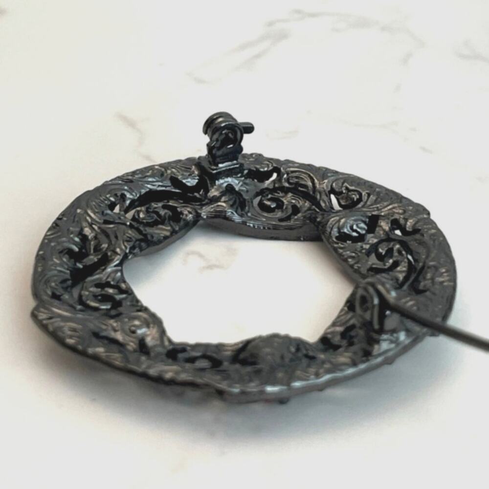 Vintage Costume Jewelry Wreath Brooch Gunmetal-tone red crystals EUC - Picture 3 of 3